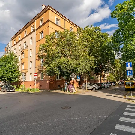 Family Friendly Flat Close To The Old Town And Parks 公寓 *